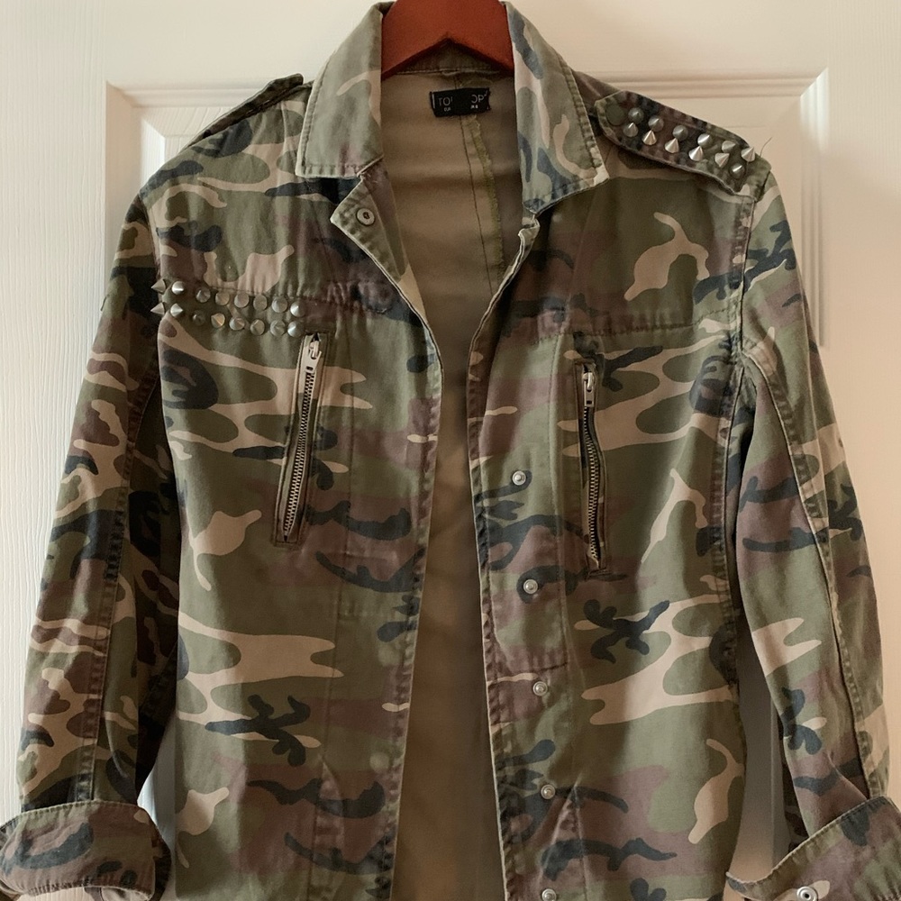 Top shop arm jacket with spikes